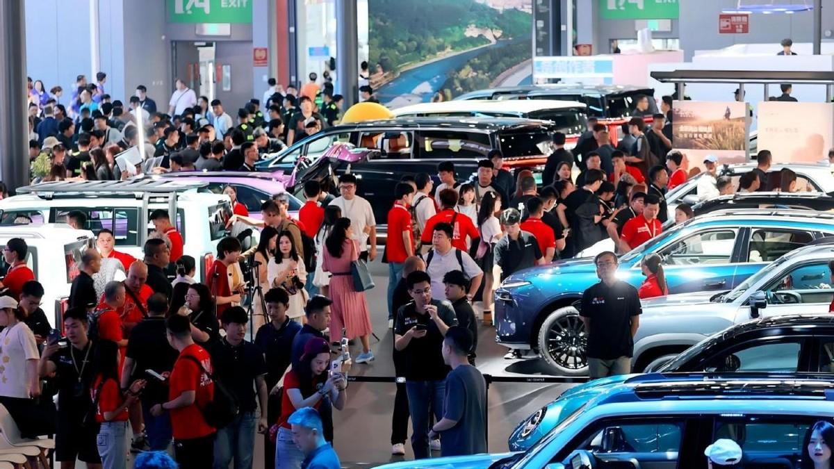 大盘大跌，龙头暴涨，7月车市销量反常识？