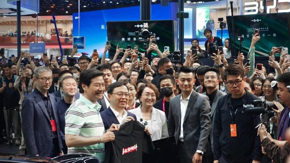 明星外宾争相打卡，比亚迪E3馆又成2026北京车展人气王