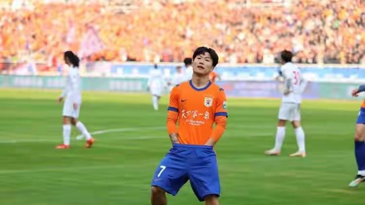 谢文能一个庆祝动作，不少国安球迷炸了！要求足协追罚，这算挑衅吗？