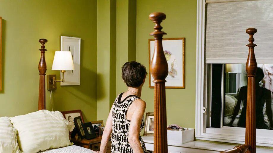 郑州19岁女生挪用1700万元当“榜一大姐”，该追究谁的错？