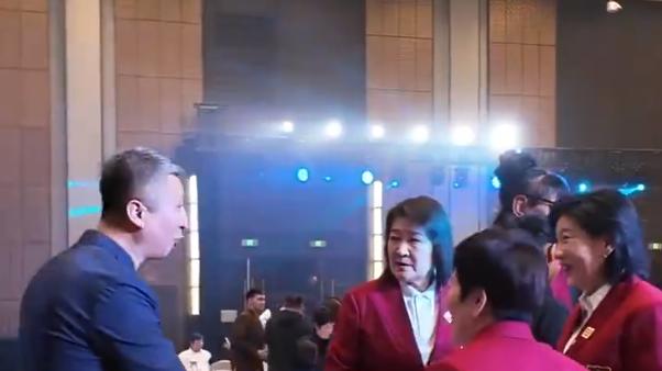 进场抢断日本球员？郭士强正式回应被富永启生投诉：不关我事