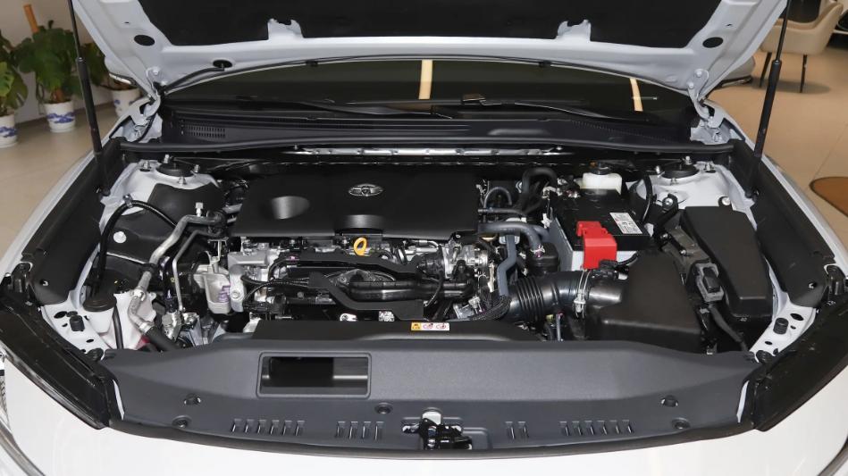 经典车型的年轻化蜕变，2026款凯美瑞实力依旧，平顺省油更可靠