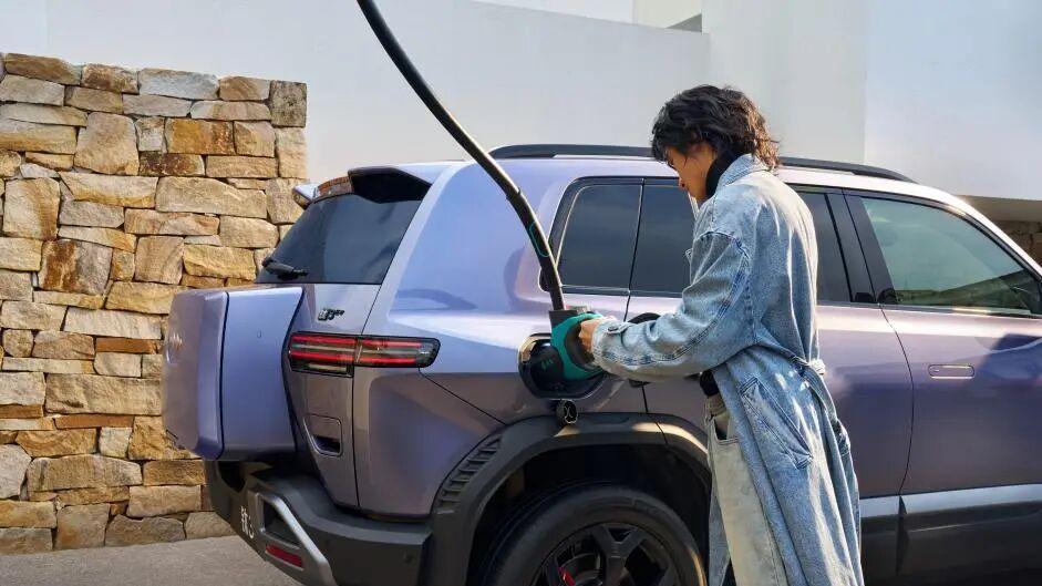 方程豹钛3闪充版上市15万起 爆款A级纯电SUV来袭