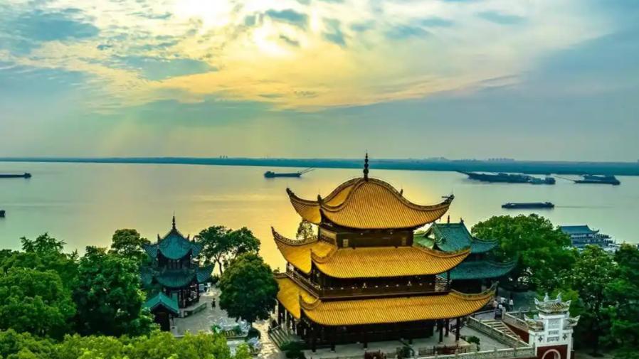 原创诗《岳阳楼》，很多人说这是当今少见的，堪称顶级的七律佳作