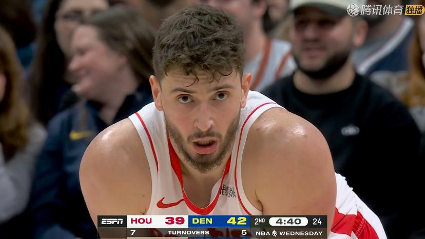 火箭惨败！阿门16+5+4，赛后杜兰特转身走入通道，约基奇抱住伊森