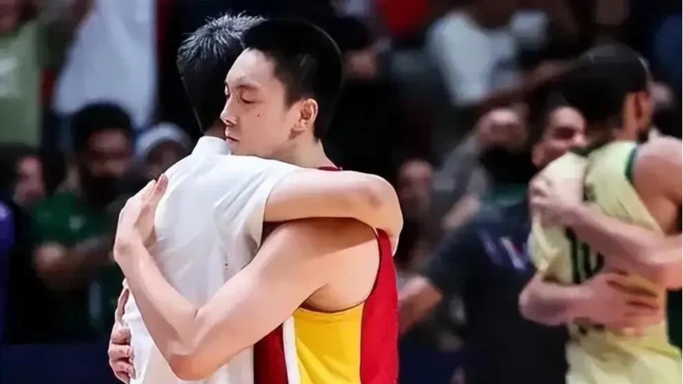 男篮抵达马尼拉！全员轻松，胡明轩开心对战省队有望出战