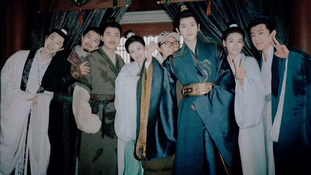 《成何体统》番外完结：庾晚音夏侯澹领养花花，谢永儿，北叔，汪沼，岑堇天齐聚一堂。故人皆在，爱人相伴