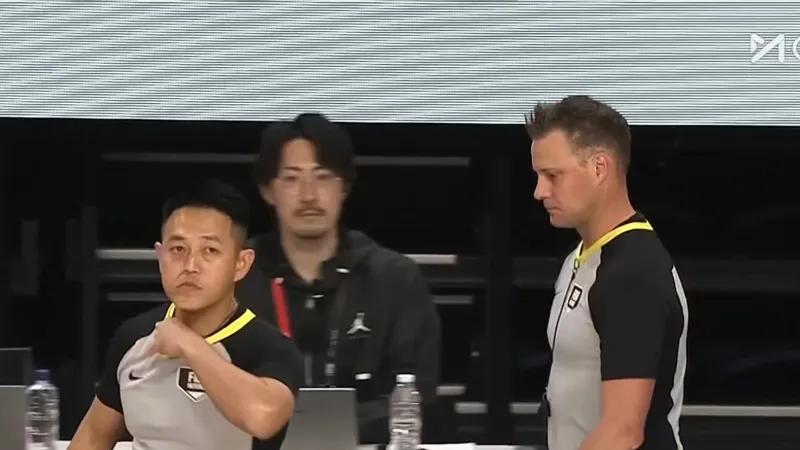 太解气！客场5打8逆转日本，胡金秋20+12打脸裁判，郭士强气笑了