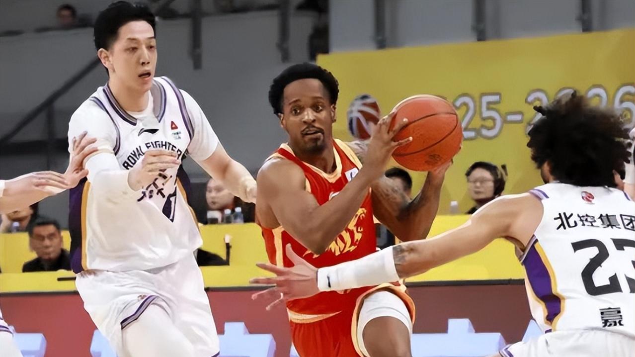 随着深圳15连胜被终结，北京95-90，CBA最新排名出炉！北京稳4冲3