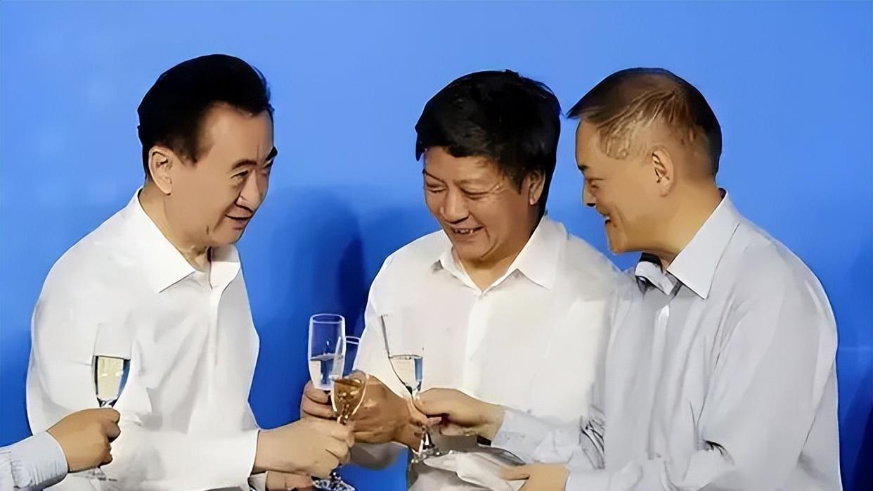 实锤！富力董事长被限制出境，曾“逼”王健林低价出售酒店