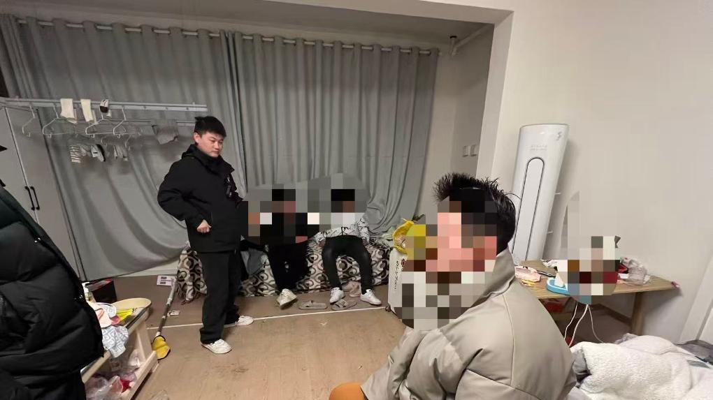 一通电话骗走十几万元 警惕AI“客服”电话骗局