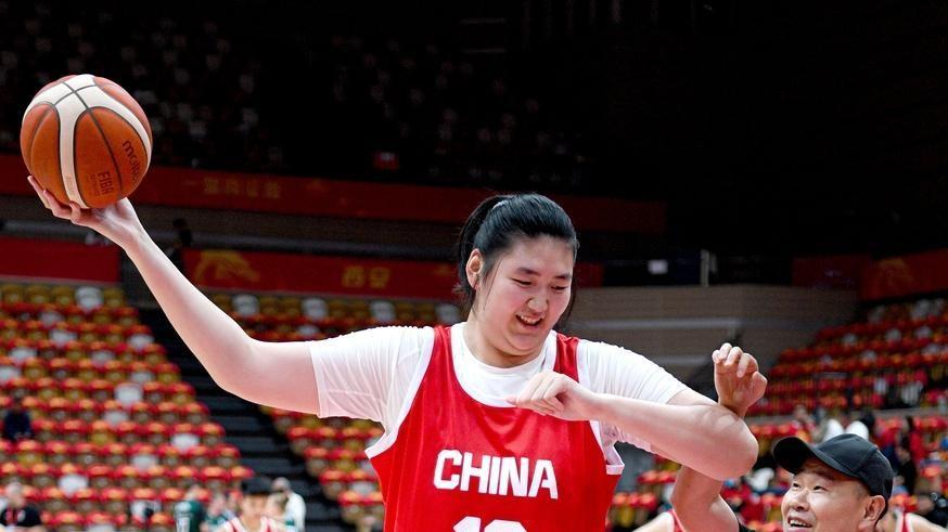 女篮阵容微调：王思雨和张子宇归队，热身赛名单引发关注