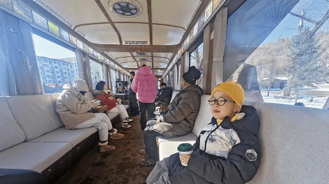 吉林市“氢凇号”氢能观光列车试运行