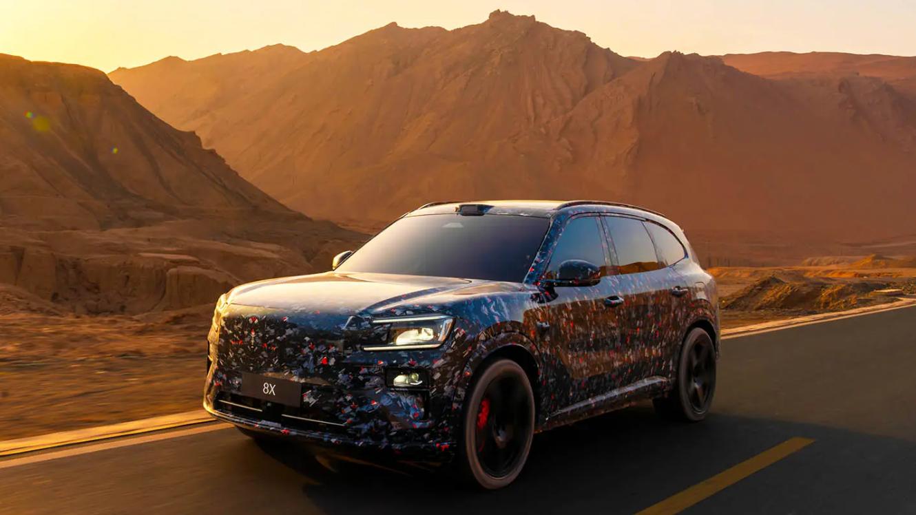 填补7X与9X空白，极氪8X配三电机，6C电池补能快，起售价或超40万