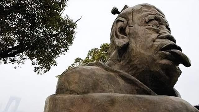 郑州某广场雕塑被指诡异，背后折射出部分艺术家的傲慢！