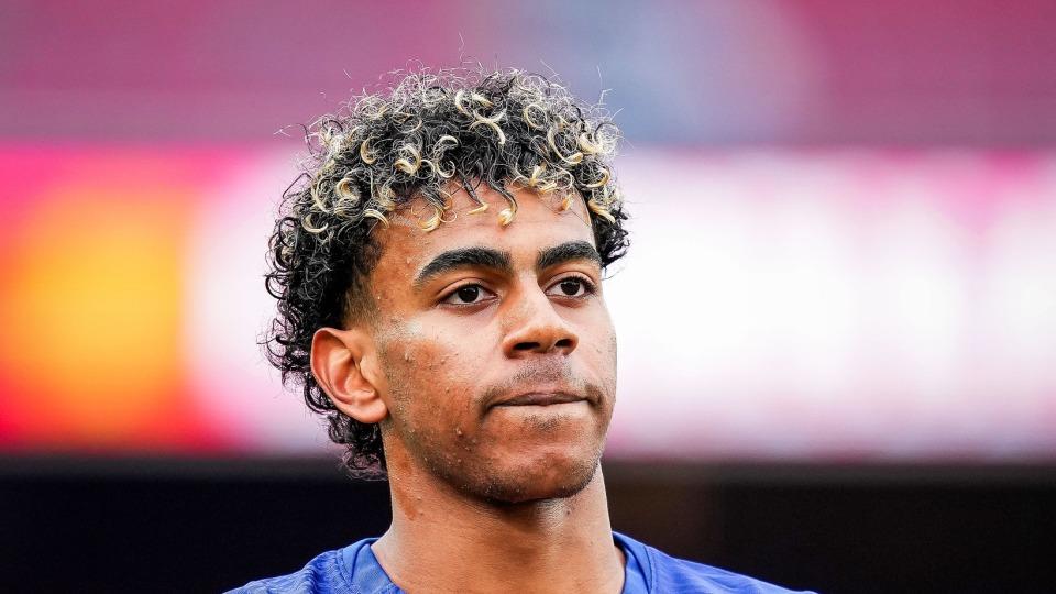 巴萨4-1黄潜，亚马尔戴帽！18岁230天破西甲纪录，甩开皇马4分领跑