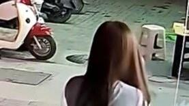 安徽亳州一女子谎称打电话，骗走店主手机！千元手机被摔烂贱卖