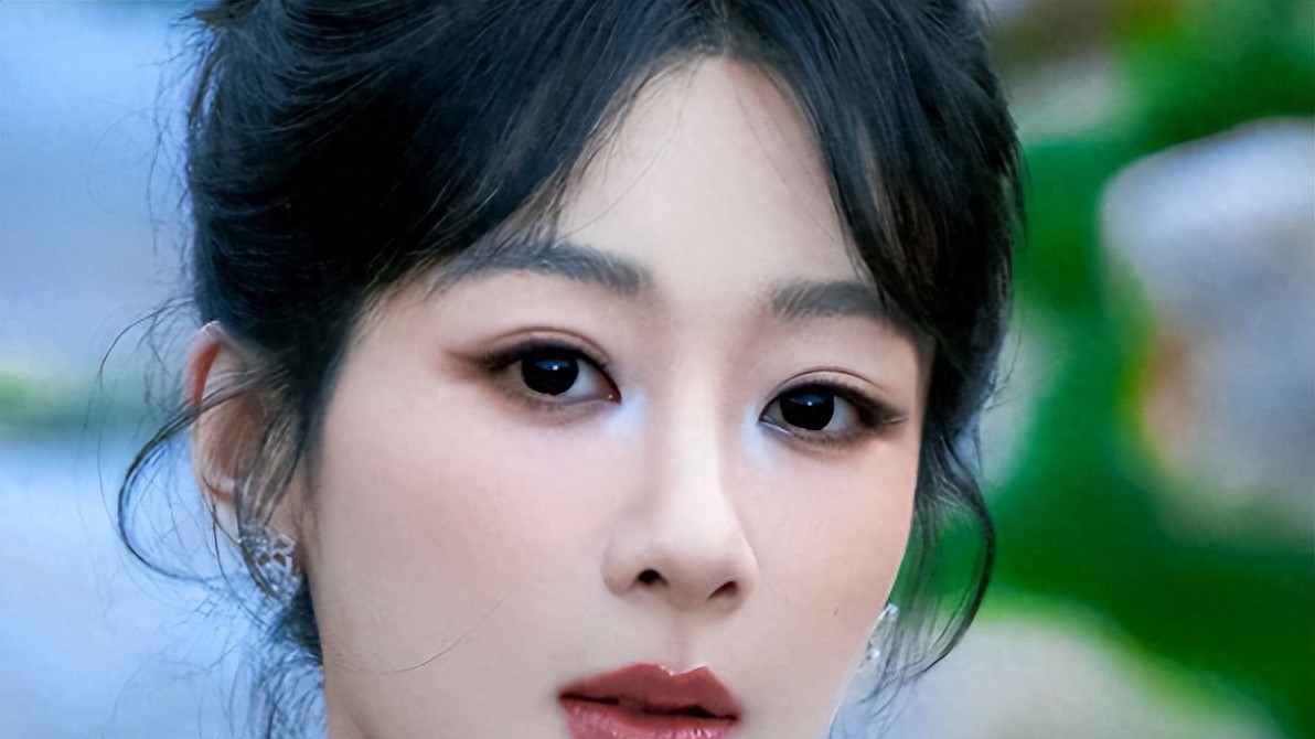 杨紫拍新剧瘦了十斤，观众说她不像少女了，她却用呼吸演活了十四岁女孩