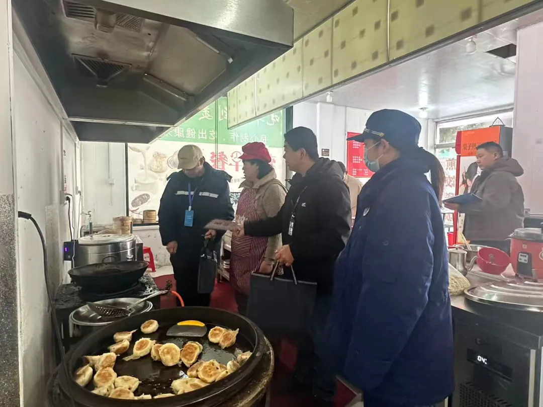 信阳城管：“三盯三促”推进燃气百日攻坚