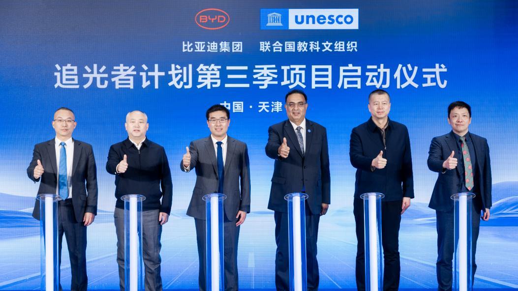 追光而行共护地球