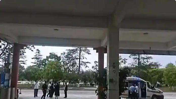 真庆幸，我们不是这两所中学的老师！