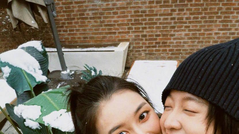 看了张雪迎蒋依依的合照，为什么终究还是弄丢了那个“老姑娘”？