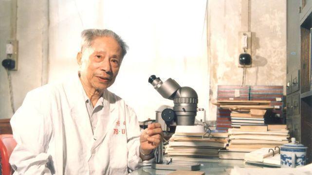 【陈世骧】美国侵犯朝鲜时、悍然使用细菌武器，被我昆虫学家揭穿