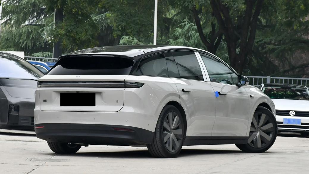 24.98万元起售，15分钟补能85%续航，理想i6适合哪类人群？