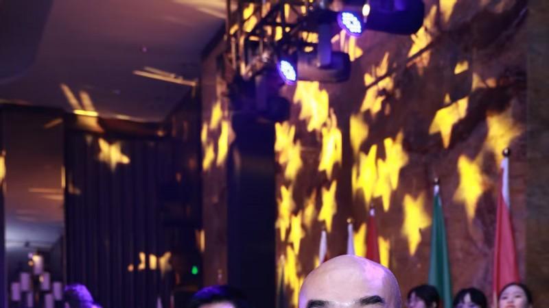 艺术家韩小龙荣获世界文艺巅峰金奖