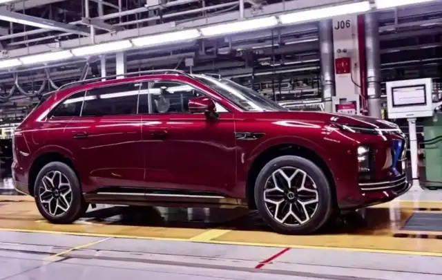 全球首款量产EMB线控制动，星途 EX7 首车量产下线