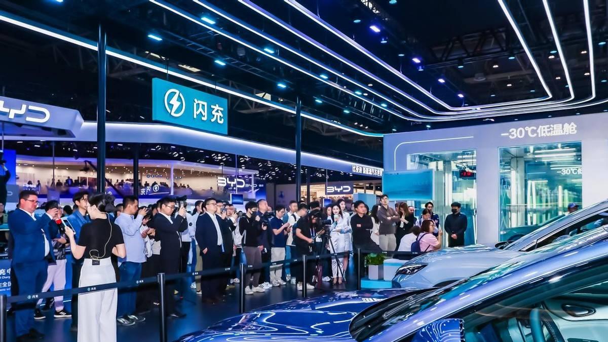 比亚迪集团包馆北京车展E3馆 五网四品牌同台亮相