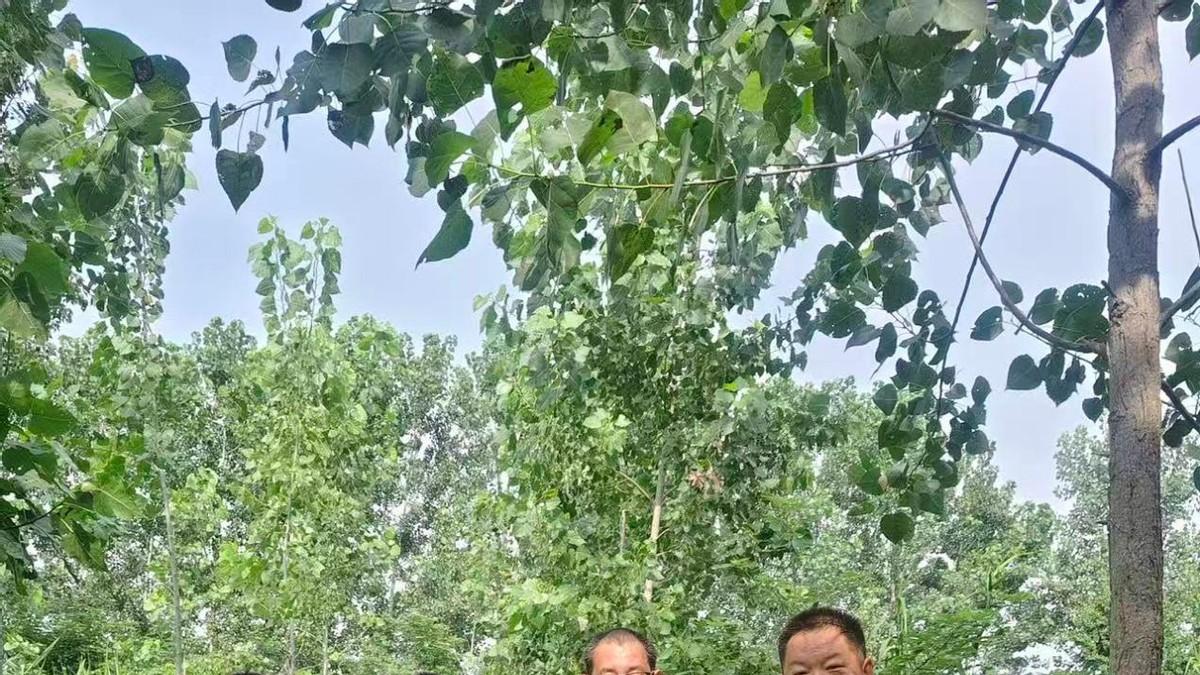 凌晨救援显担当！邳州平安志愿者成功施救悬空遇险车辆