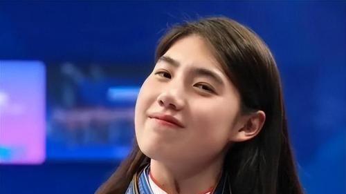 张雨霏26秒19位列总成绩第四 拿下所在小组第一名 晋级决赛