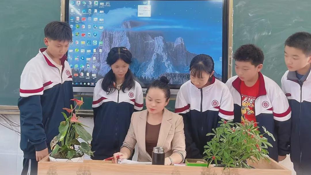 信阳市第七中学教师严祥梅：以心作灯 以爱为帆