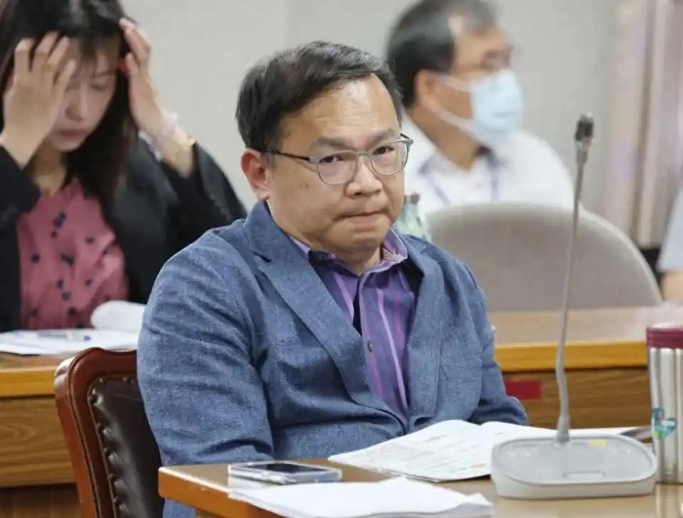 写汉字、说中国话，却贴 “严禁中国人进入”—— 王义川荒唐可耻！