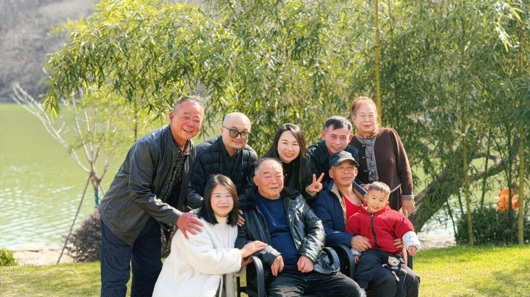 心智观点｜当爸妈开始对豆包说心里话，我看到了真正的“孝道”