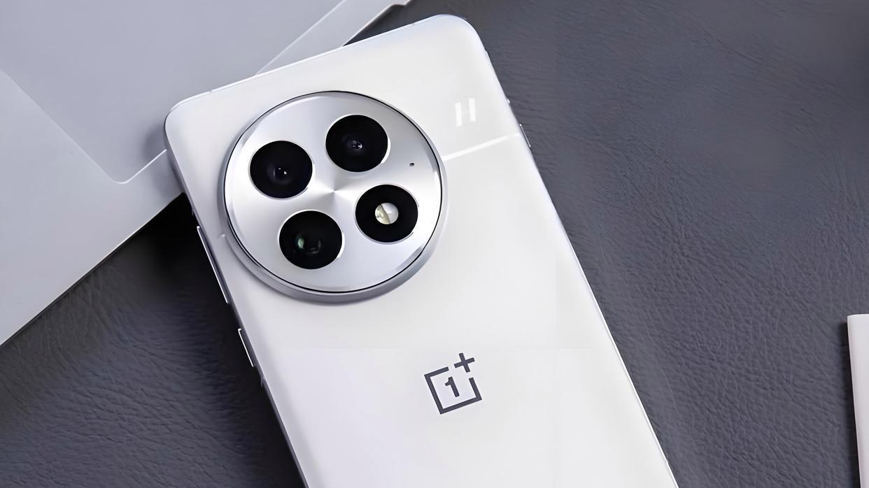 16GB+512GB跌价1700元，4月“值得捡漏”的骁龙8至尊版旗舰，2K屏+潜望长焦