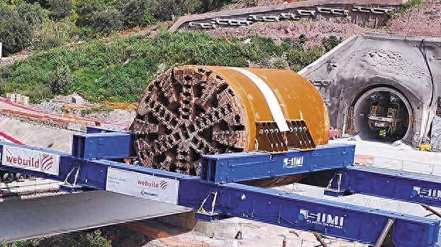 全球首创 ，铁建重工盾构机完成整体托举过桥