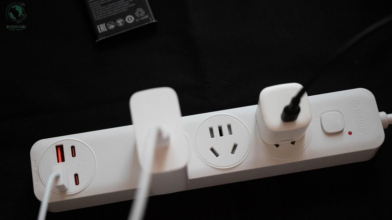 奥睿科小瘦条插排评测：效率主义者的桌面战略工具
