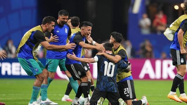阿根廷2-1逆转英格兰，梅西“过顶传中”精准制导击溃三狮防线！