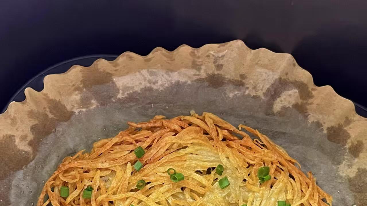 空气炸锅土豆丝饼：焦香酥脆，一口就爱上，我可以吃一辈子