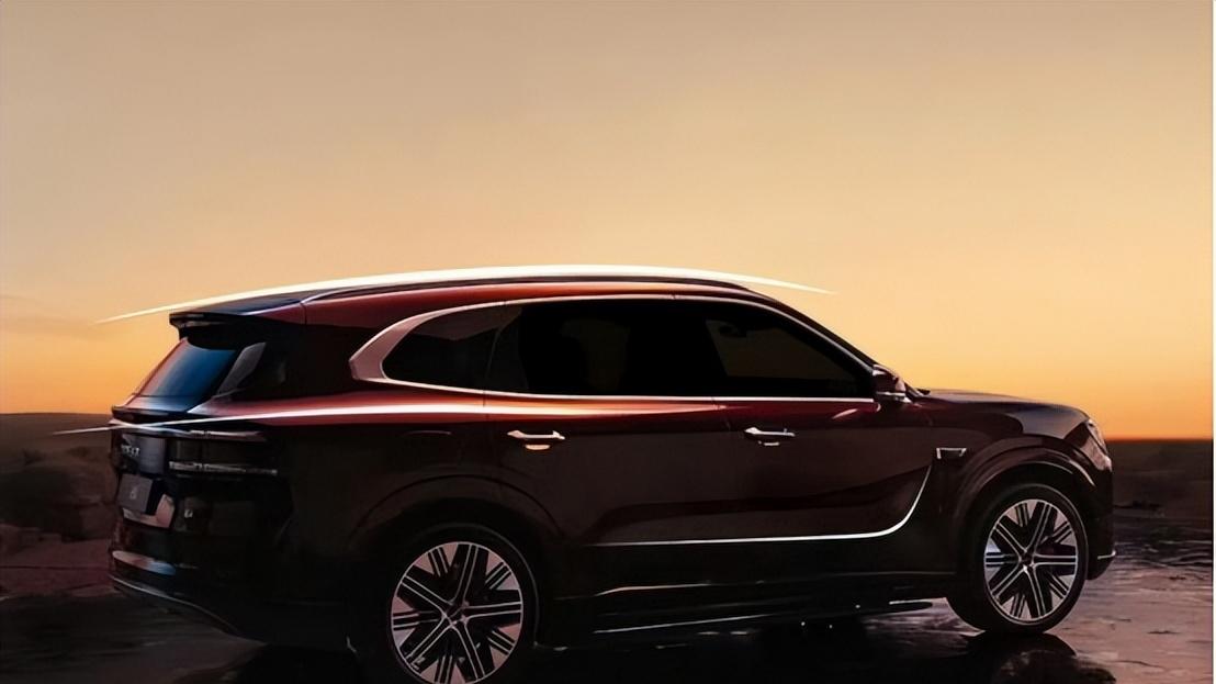 中国豪华首次突破！极氪8X三电机+315mm宽胎，性能出众​