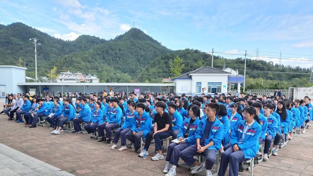 异地打工：你会每天和家人视频吗？