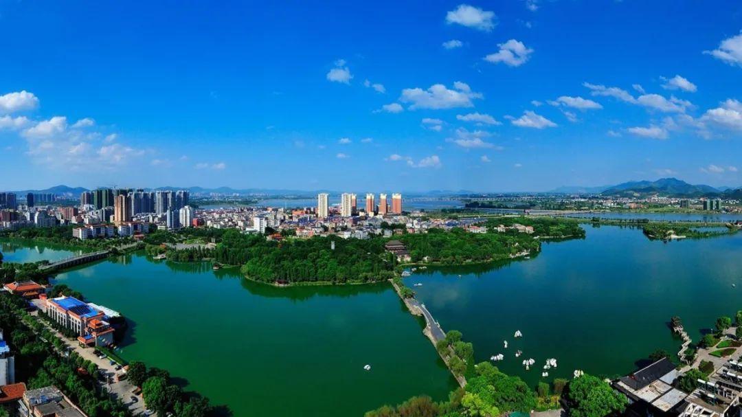 公告张冠李戴？镇领导凌晨两点到场改正，何如提前认真核定？