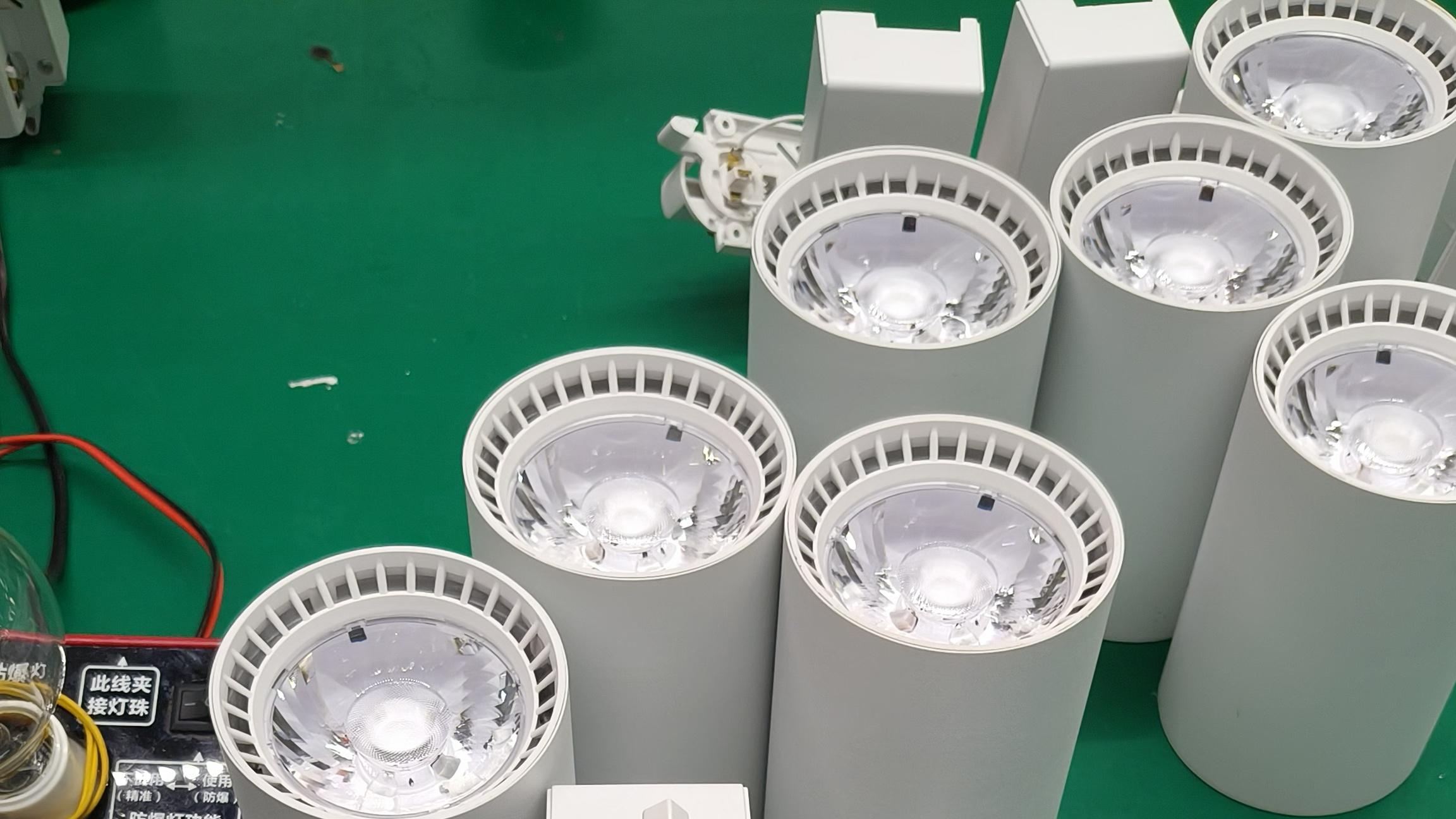 郎特科技高光效轨道灯：调光之间，点亮安全环保的精致生活