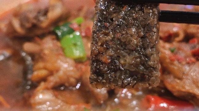 沅江古埠留烟火，一锅血粑鸭沉淀洪江百年食韵