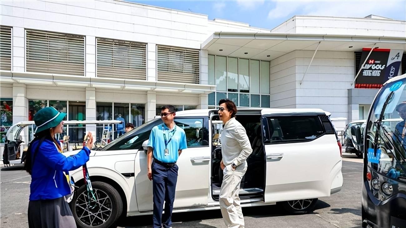 高球圈顶级富豪都统一开极氪009？