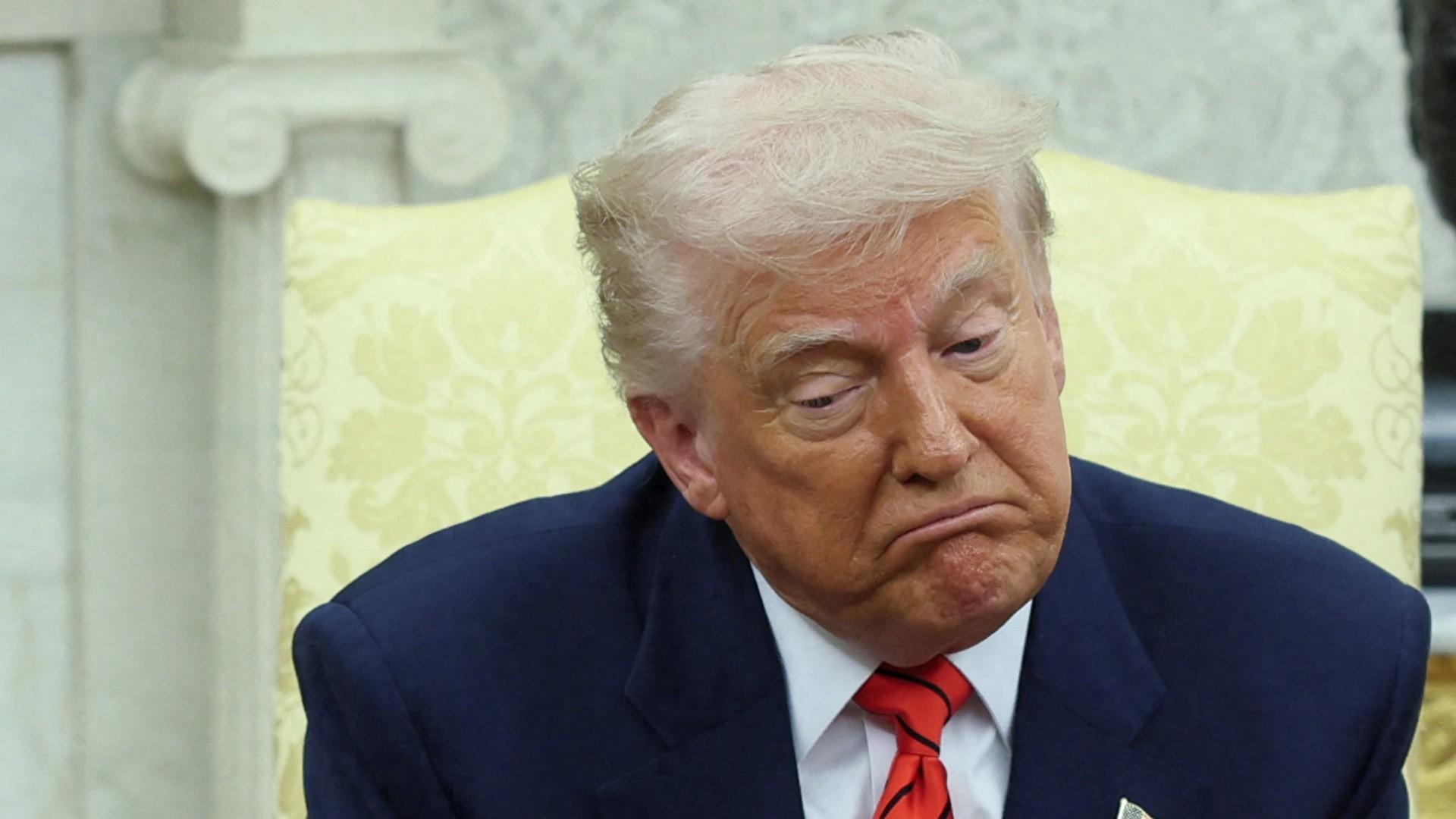 特朗普焦头烂额，美元跌穿四年新低，股汇双杀藏大危机？