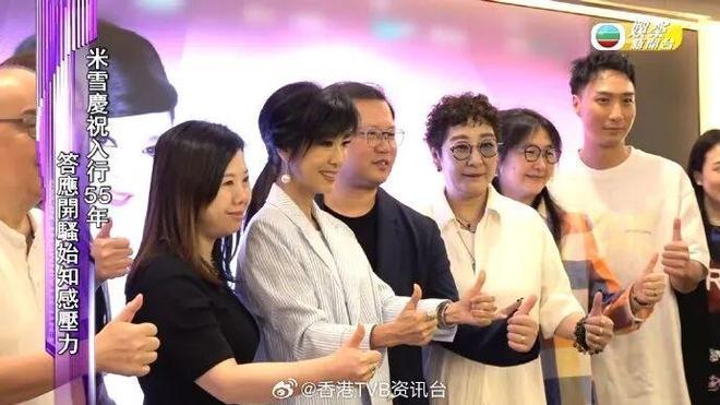 米雪胞妹苹果罕见露面，气质不输明星姐姐！