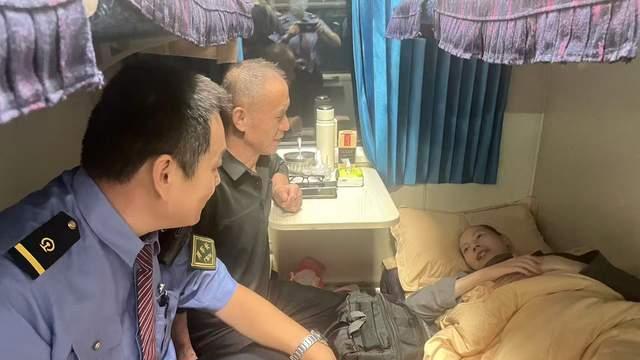 暖心相伴，一路同行，列车温情，守护关怀